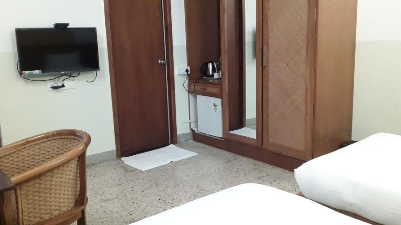 Hanu Reddy Residences - Nawab Habibullah Avenue 첸나이 외부 사진