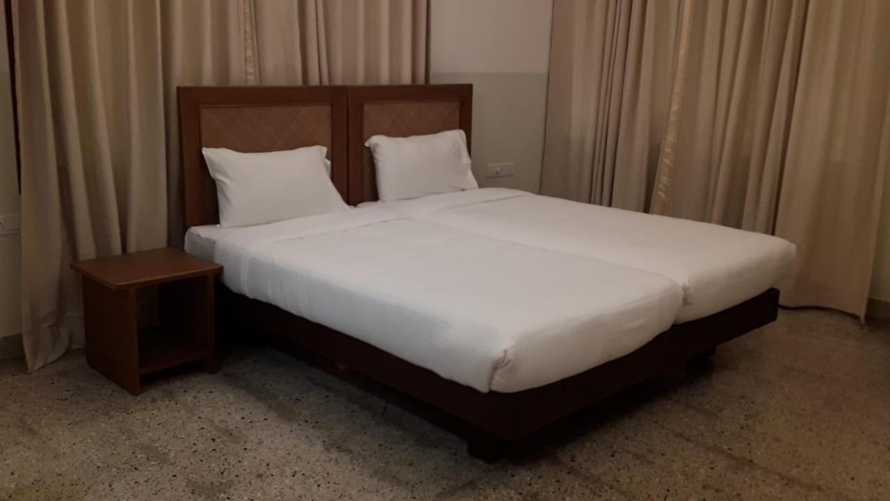 Hanu Reddy Residences - Nawab Habibullah Avenue 첸나이 외부 사진